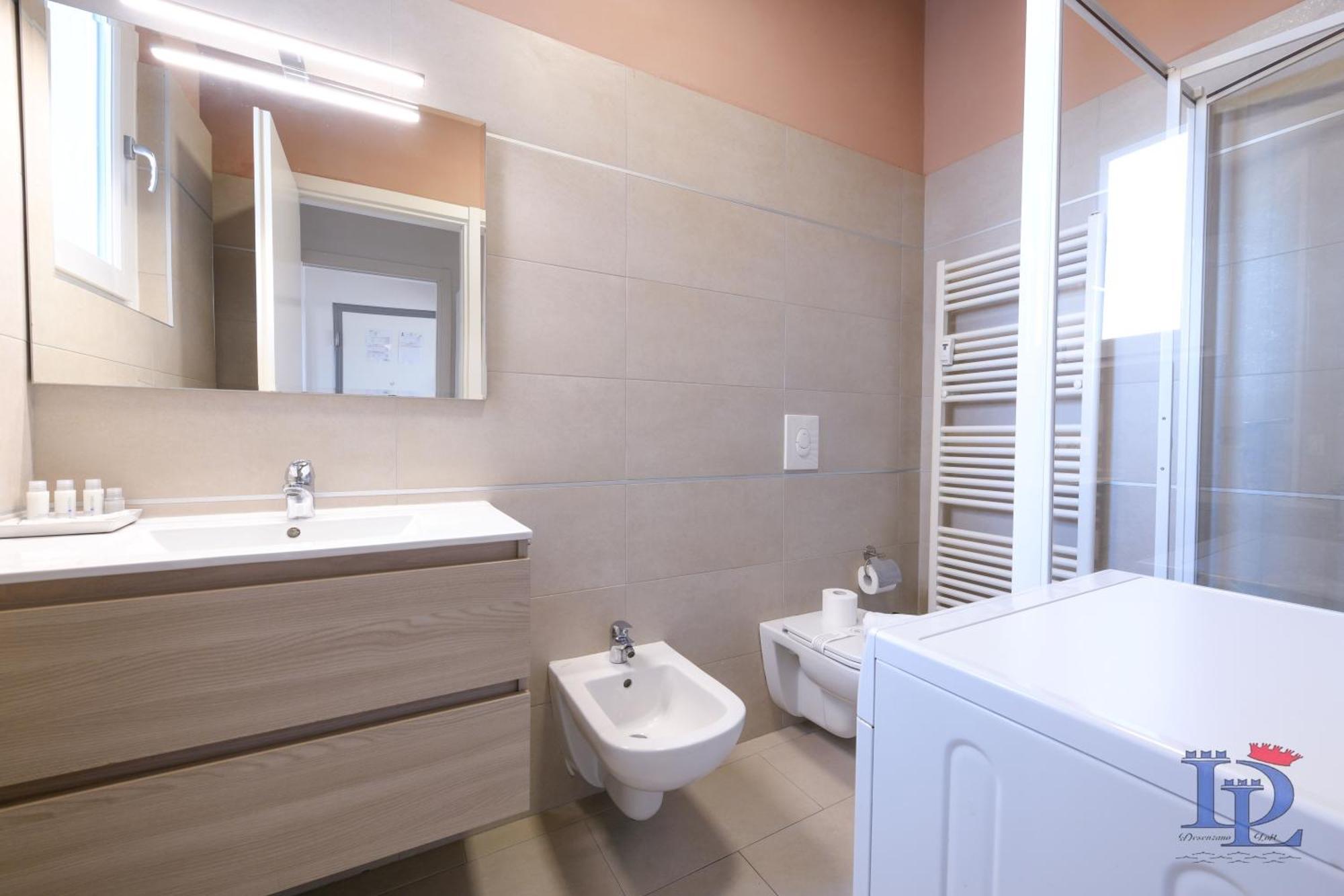 Desenzanoloft Official Partner Marriott Homes & Villas - Smiling In Desenzano Lake View デセンツァーノ・デル・ガルダ エクステリア 写真
